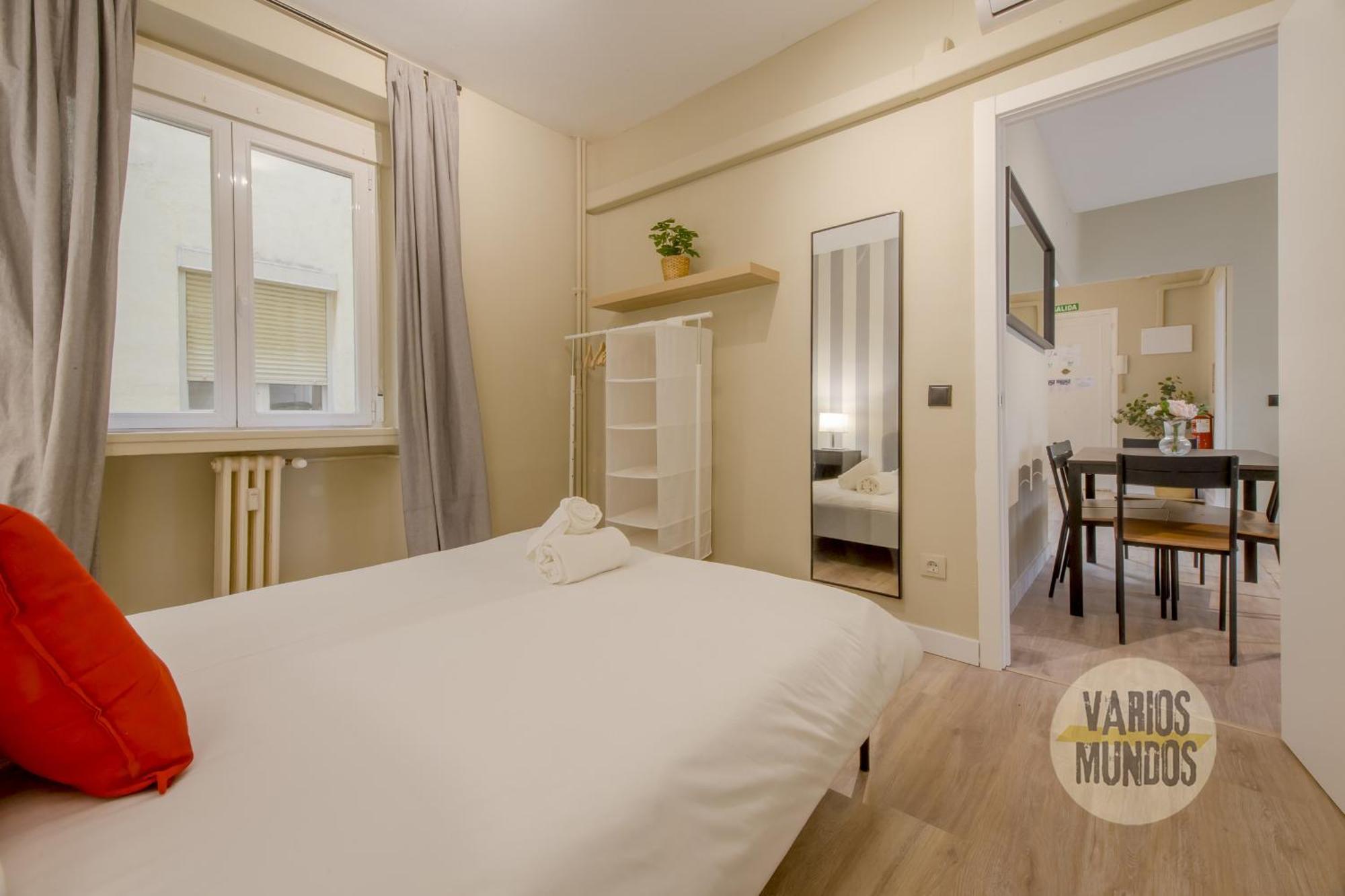 Practico Apt 7Pax En Calle Santa Ana Centro De Madrid Luaran gambar