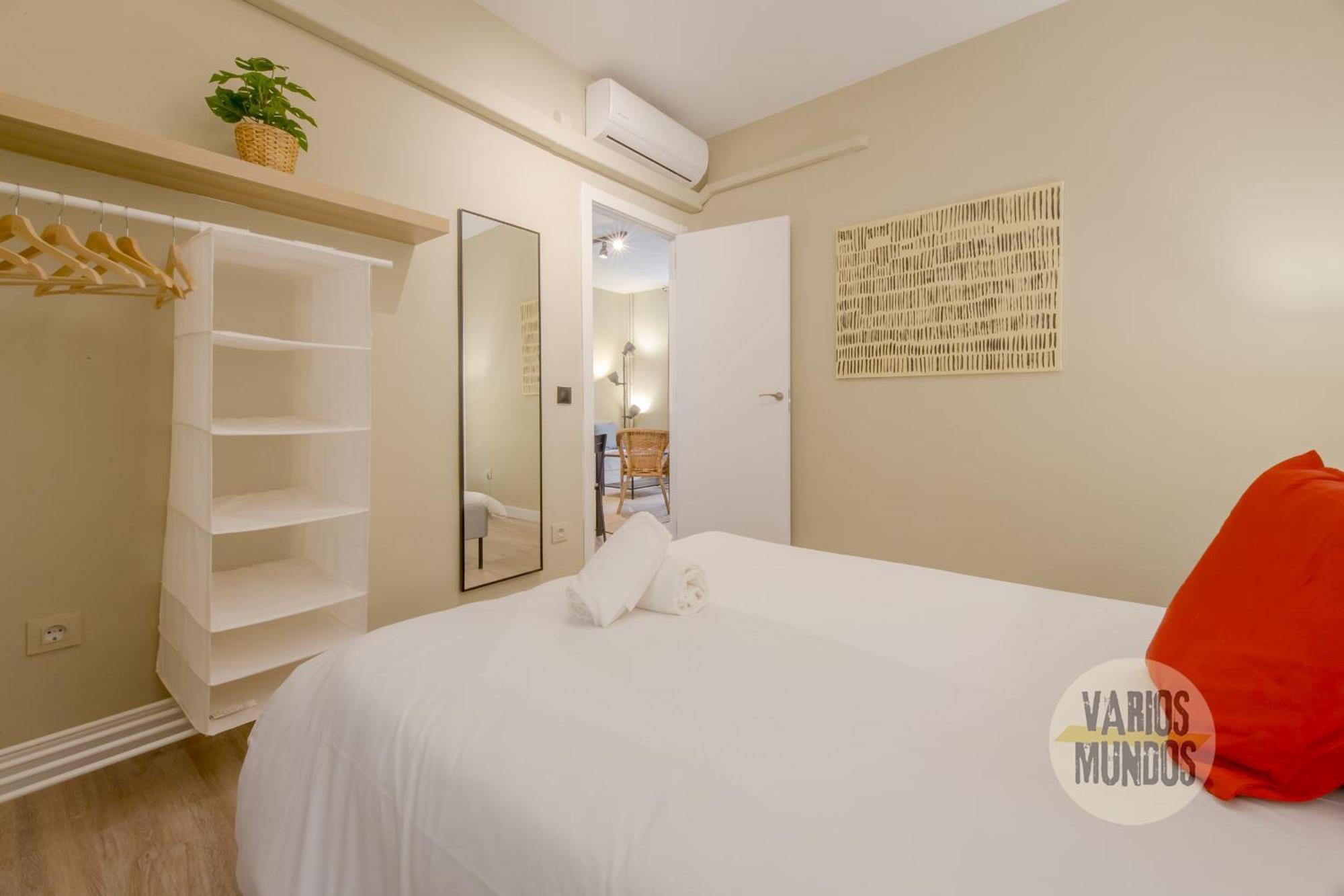 Practico Apt 7Pax En Calle Santa Ana Centro De Madrid Luaran gambar