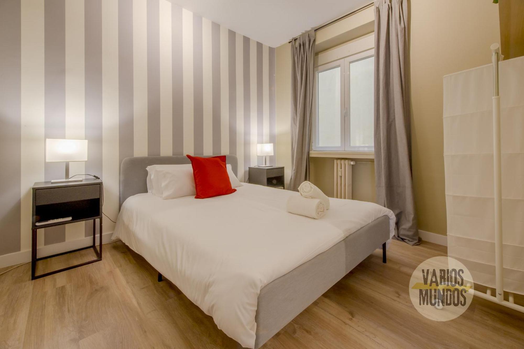 Practico Apt 7Pax En Calle Santa Ana Centro De Madrid Luaran gambar