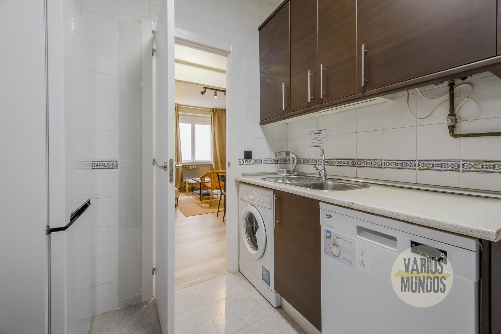 Practico Apt 7Pax En Calle Santa Ana Centro De Madrid Luaran gambar